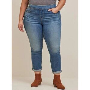 Torrid Super Soft Lean Jeans Size 5R Blue Denim Cotton Blend Plus Size Trendy